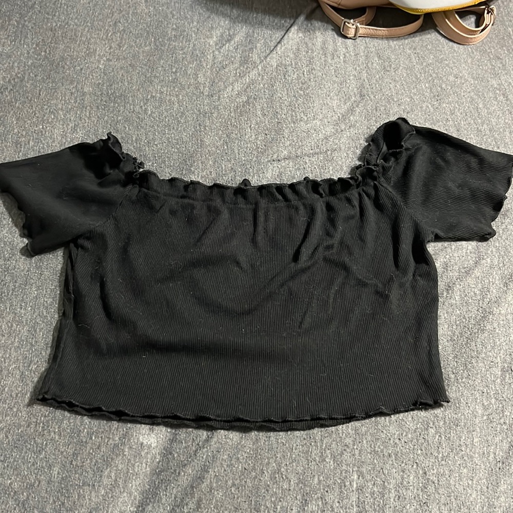 Lettuce trim black crop top